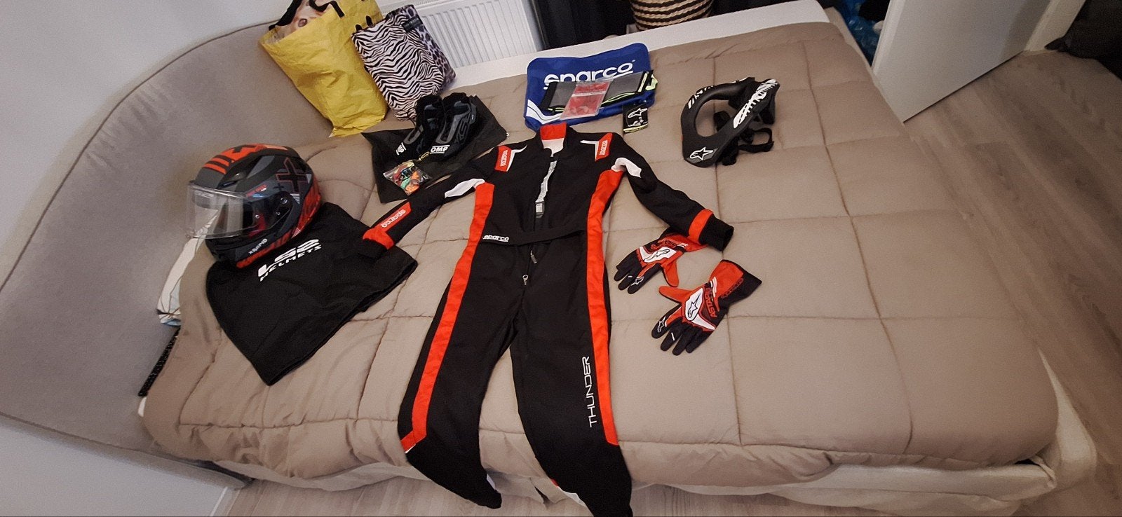 Kart volledige outfit, Sport en Fitness, Karting, Ophalen