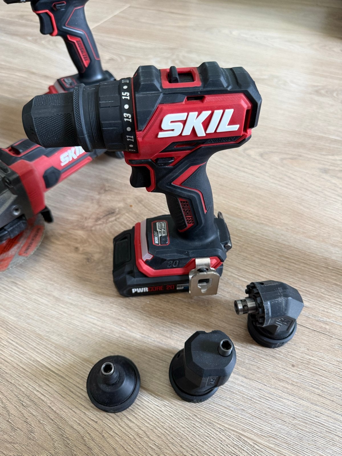 SKIL 3066CAv Boor- en Schroefmachine met 4 opzetstukken, 600 watt of meer, Variabele snelheid, Ophalen of Verzenden, Zo goed als nieuw