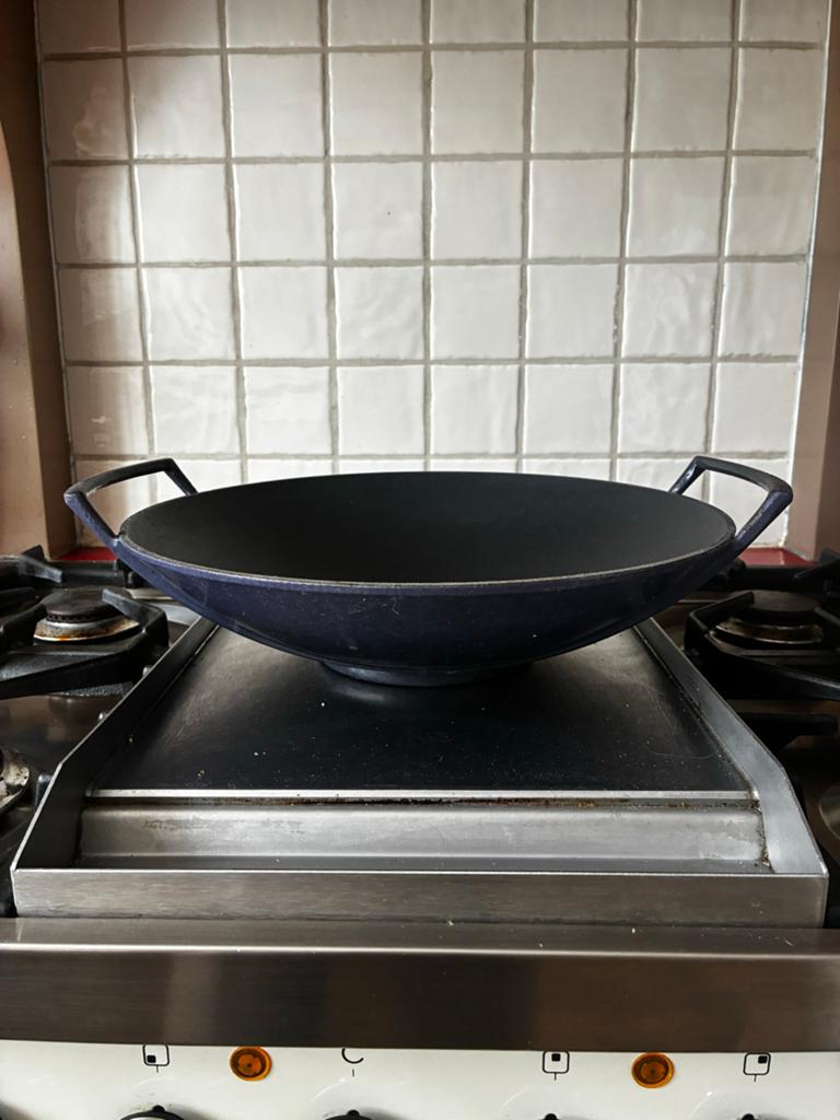 Le Creuset Gietijzeren Wokpan - Zwart met paars, Ophalen, Zo goed als nieuw, Wok, Gietijzer