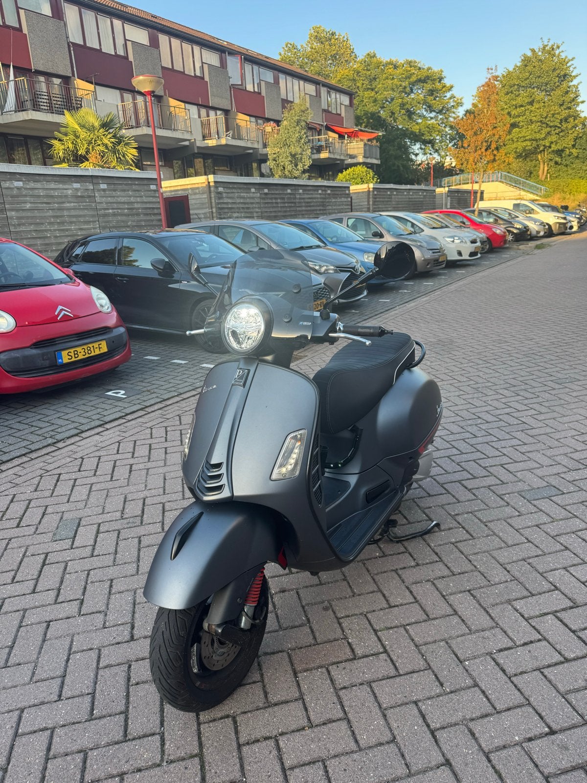 Vespa GTS 300 SuperTech HPE - Matgrijs, Scooter, 300 cc, Particulier, Minimaal motorrijbewijs A2