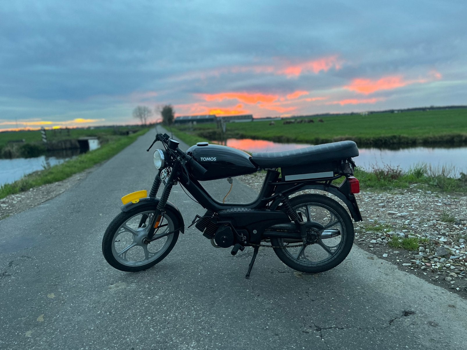 Tomos cafe racer, Fietsen en Brommers, Ophalen, Maximaal 45 km/u, Zo goed als nieuw, 1 versnellingen