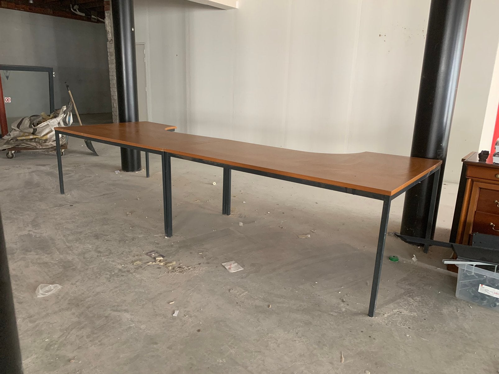 2 st burotafels in spiegelbeeld, Ophalen, Zo goed als nieuw, 130 cm, 200 cm