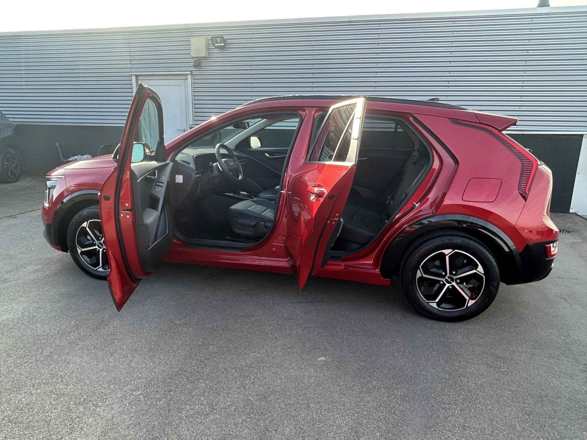Foto 3 van Kia Niro 1.6 GDi Hybrid DynamicPlusLine Schuif/kanteldak, 1e