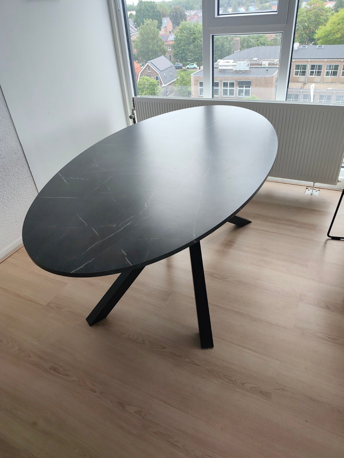 IKEA MARIEDAMM eettafel - Ovaal, zwart marmerlook, Huis en Inrichting, Tafels | Eettafels, Modern, Scandinavisch, Overige materialen