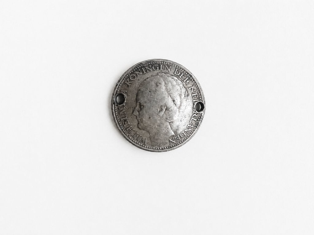 original WO II verzetsieraad/bedel-zilveren dubbeltje *1941*, Overige merken, Gebruikt, Ophalen of Verzenden, 1 bedel