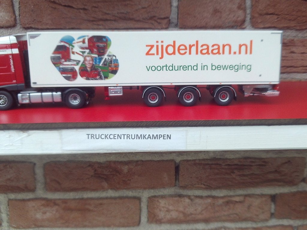Tekno  Daf  XF  met  oplegger  van  Zijderlaan.