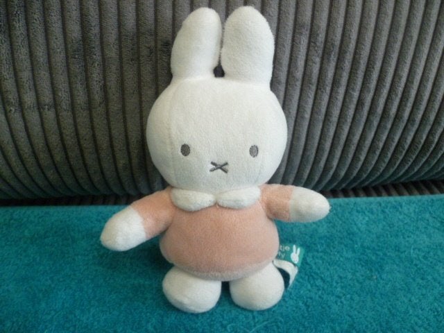 Wit roze velours nijntje Miffy Dick Bruna tiamo rammeltje, Kinderen en Baby's, Speelgoed | Knuffels en Pluche, Zo goed als nieuw