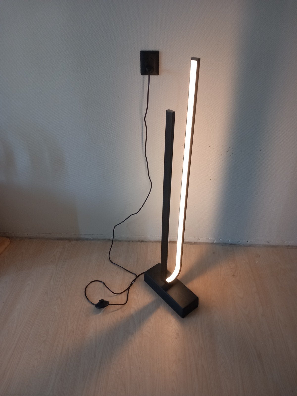 zo goed als nieuwe led design lamp. Met afstandsbediening., Huis en Inrichting, Lampen | Vloerlampen, Ophalen, Zo goed als nieuw