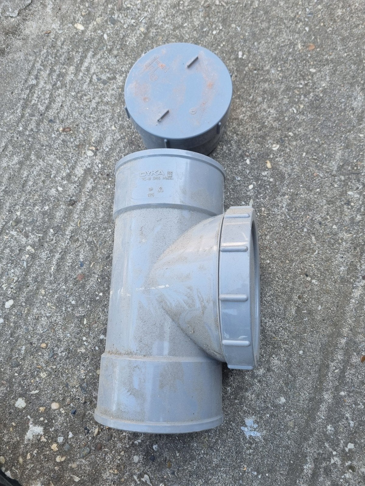 125mm PVC afvoer T-stuk met deksel, DYKA PVC-U SN4, Doe-het-zelf en Verbouw, Buizen en Afvoer, Ophalen, Afvoer, Gebruikt, Pvc