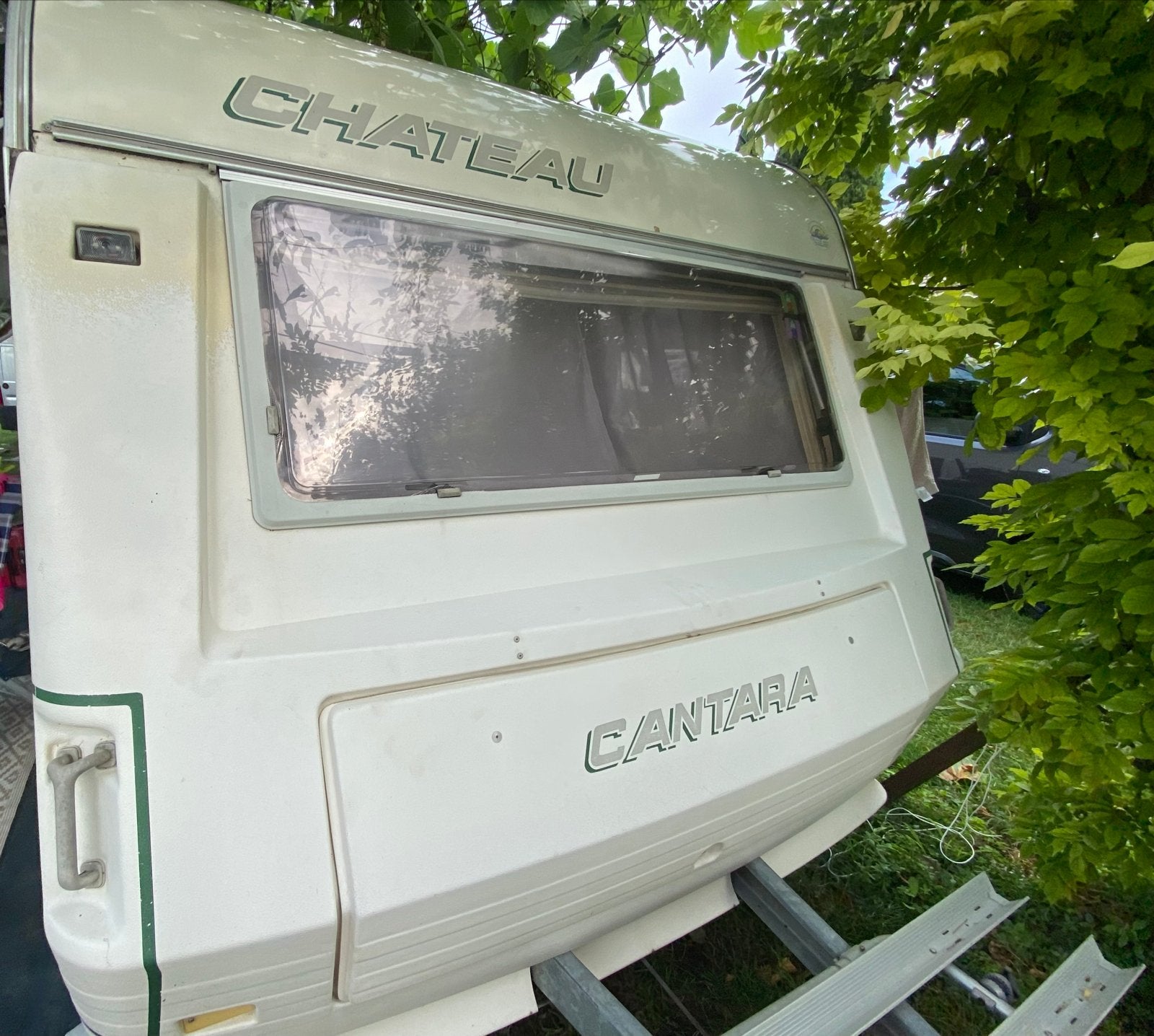 Chateau Cantara gepimpt met vast 2x2m bed, hagelschadevrij, Rondzit, Koelkast, Particulier, Tot en met 4