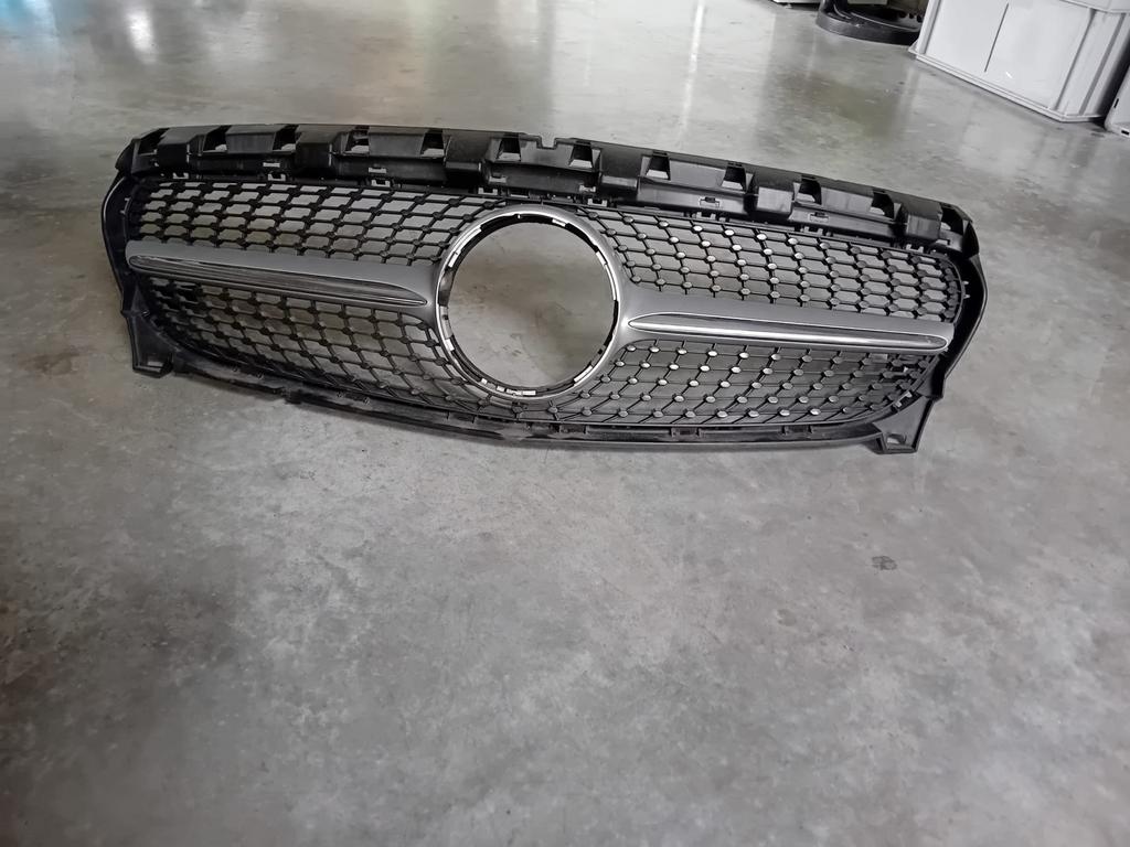 Autogrill Mercedes CLA Shooting Brake 2018, Ophalen, Gebruikt, Voor, Mercedes-Benz