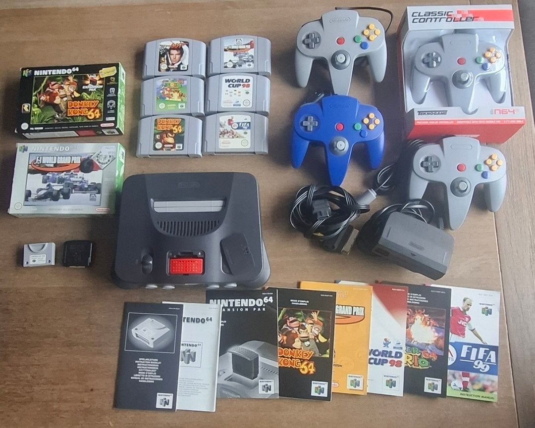 nette nintendo 64, Spelcomputers en Games, Spelcomputers | Nintendo 64, Ophalen, Zo goed als nieuw, Met 3 controllers of meer
