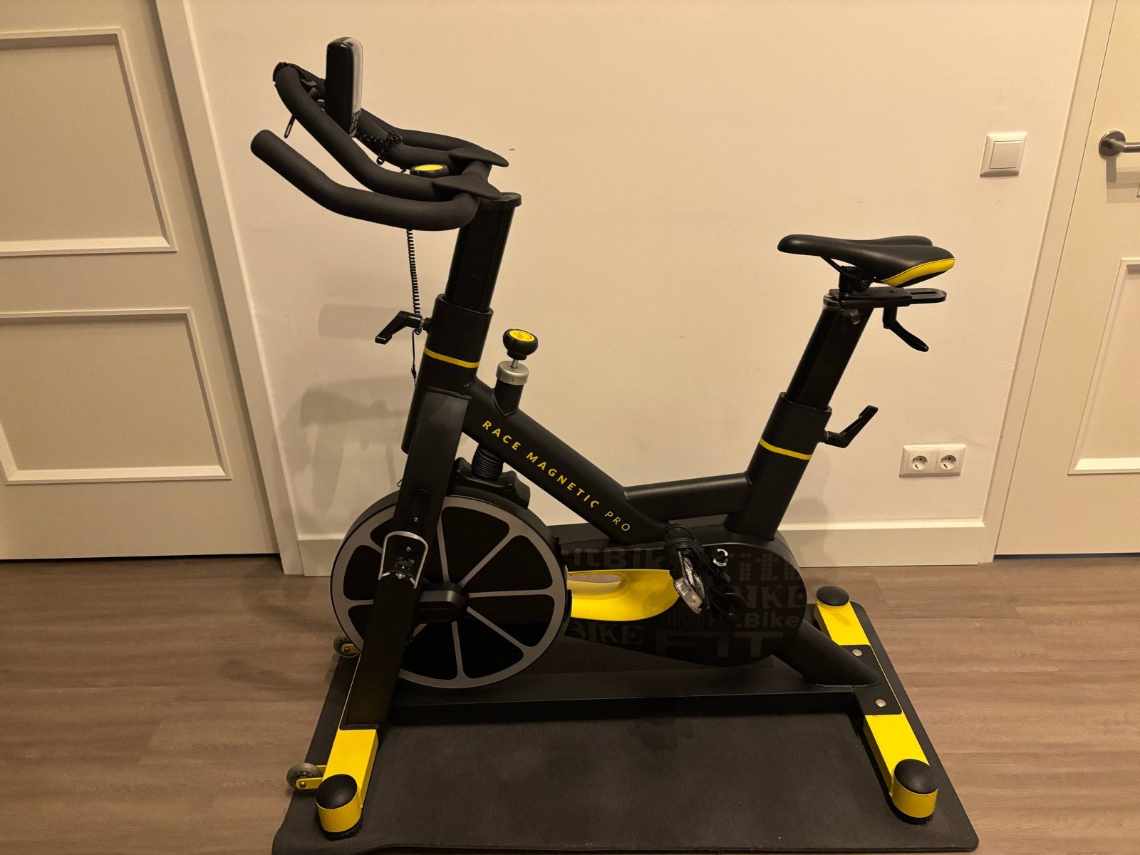 FitBike Race Magnetic Pro - Spinningfiets, Sport en Fitness, Ophalen, Spinningfiets, Zo goed als nieuw, Metaal