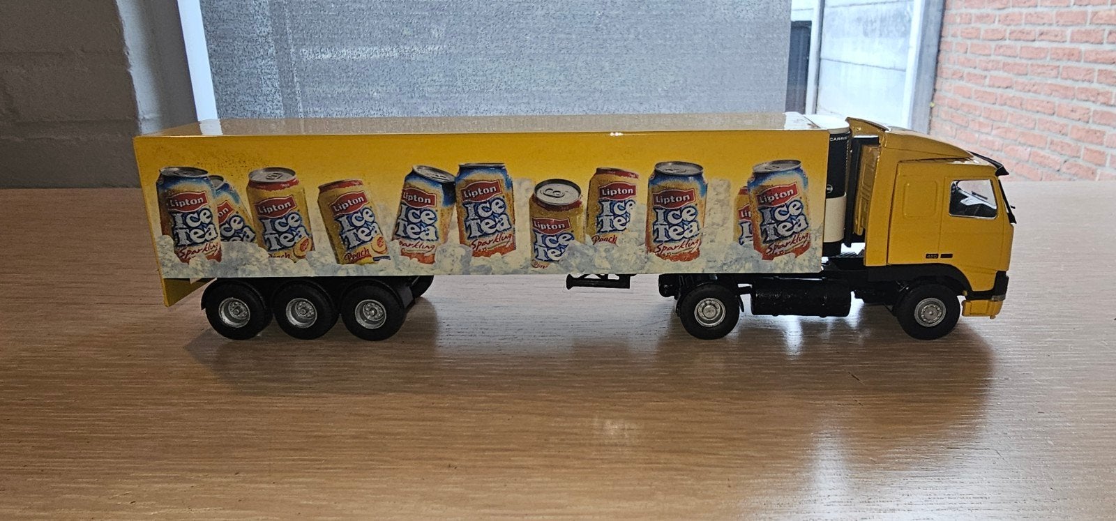 TE KOOP MOOIE LIONTOYS DAF 95 XF LIPTON ICE TEA SCHAAL1:50, Ophalen of Verzenden, Zo goed als nieuw, Bus of Vrachtwagen, Lion Toys