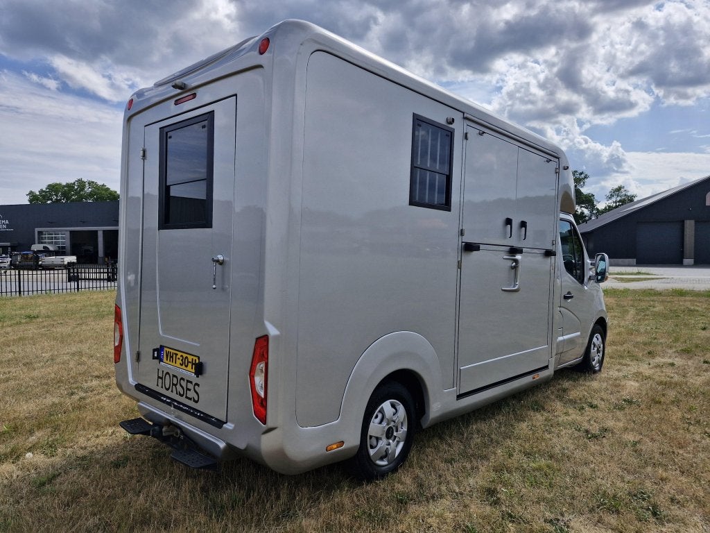 Foto 7 van Renault Master STX hengstuitvoering 2017 automaat vernieuwd!