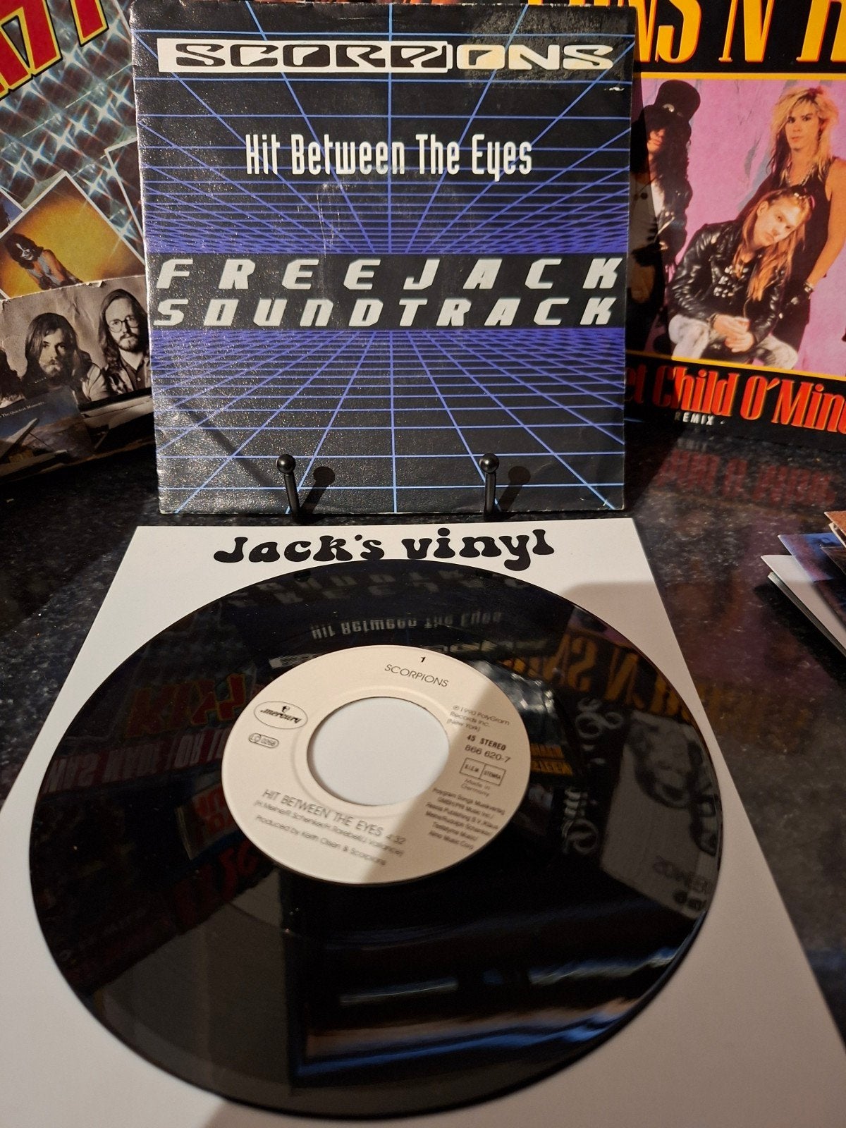 Scorpions - Hit Between The eyes   1992, Originele persing, 7 inch, Ophalen of Verzenden, Zo goed als nieuw