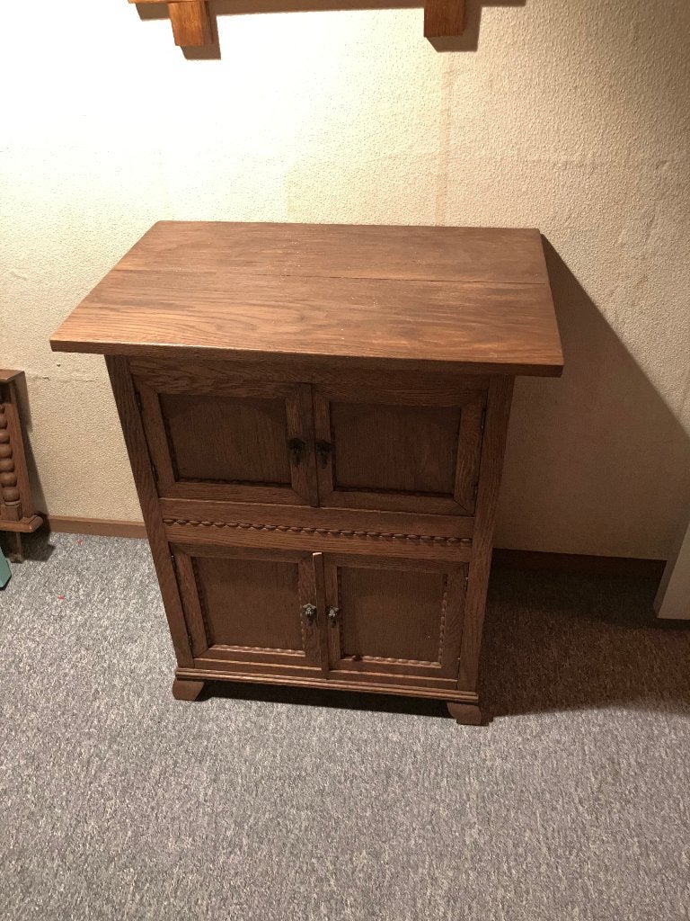 Massief houten kastje erg oud, Ophalen