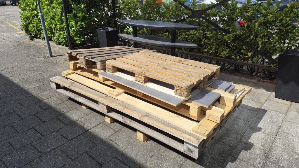Gratis – 2 Europallets + 3 grote houten pallets | Eindhoven, Minder dan 3 m³, Ophalen, Overige houtsoorten