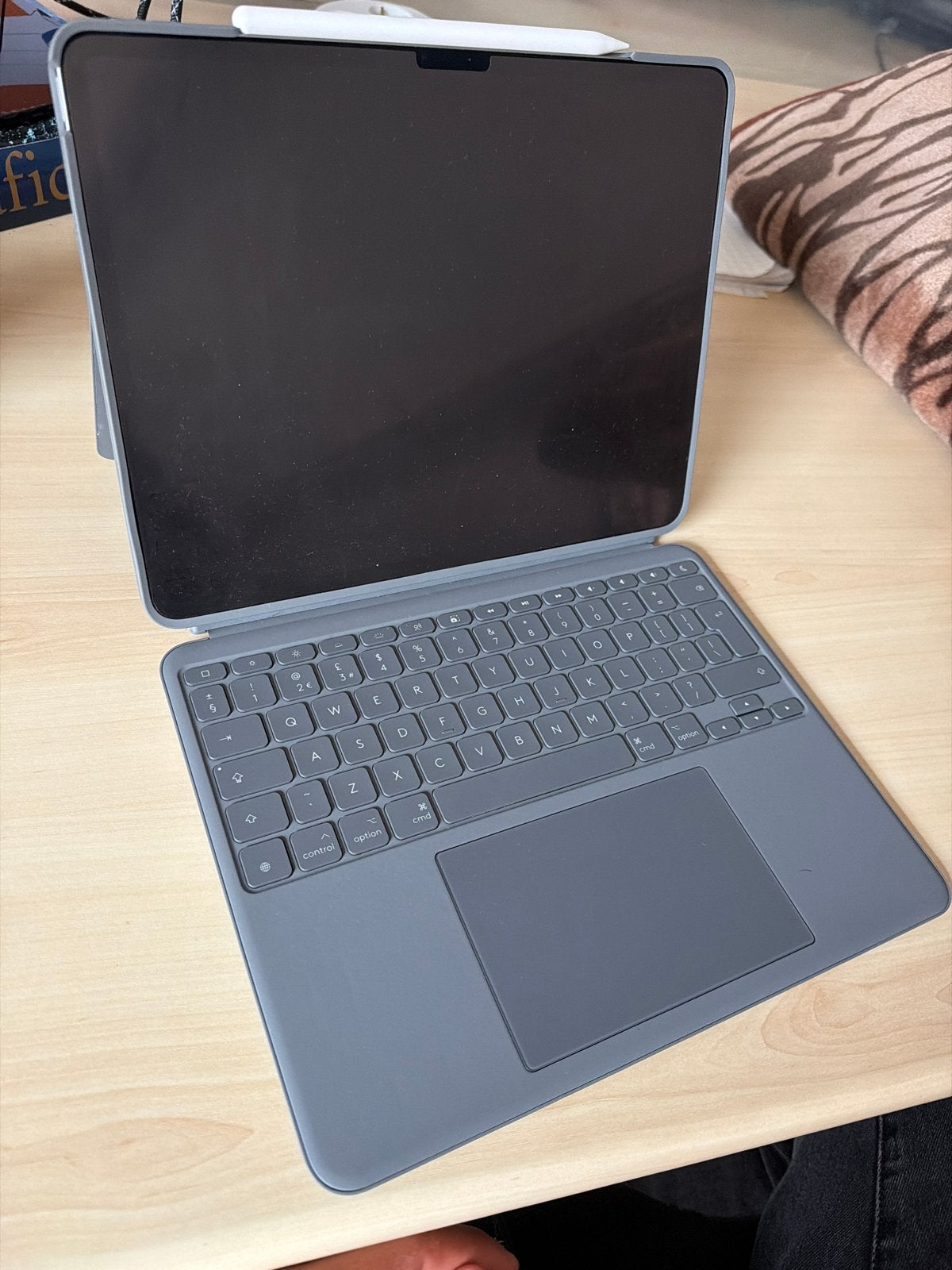 Apple iPad Air 5 (2022) 256GB Space Gray met Magic Keyboard, Computers en Software, Apple iPads, Zo goed als nieuw, Apple iPad Air