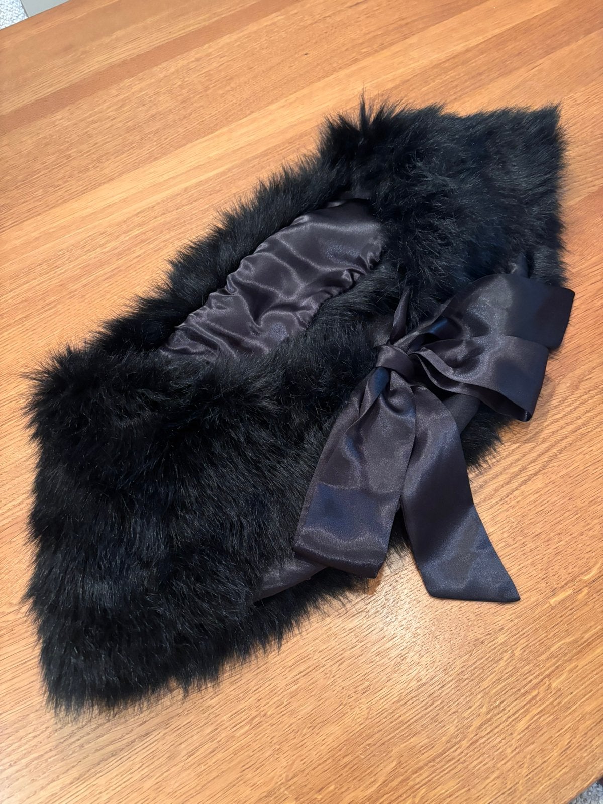 Stola ZARA imitatiebont zwart met satijnen strik als Nieuw, Kleding | Dames, Ophalen of Verzenden, Zo goed als nieuw, Maat 38/40 (M)