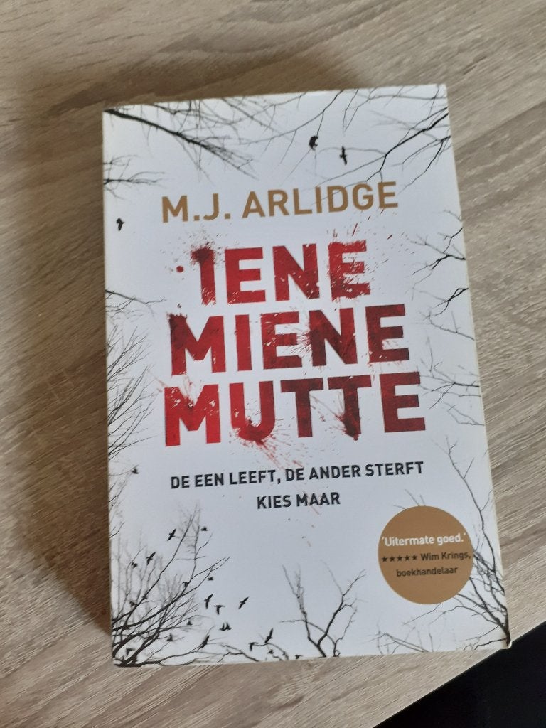 Drie thrillers Helen Grace (M.J. Arlidge), Boeken, Thrillers, Ophalen of Verzenden, Gelezen, M.J. Arlidge