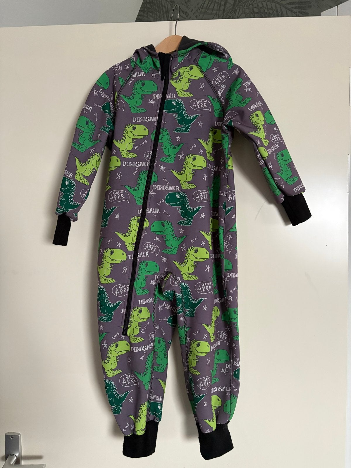 Ielm Softshell Pak dinosaurus - Maat 104, Kinderen en Baby's, Kinderkleding | Overige, Ophalen of Verzenden, Zo goed als nieuw