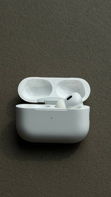 Airpods pro 2 case en 1 oortje vanwege kwijtraken oortjes, Telecommunicatie, Ophalen, Zo goed als nieuw, In gehoorgang (in-ear)