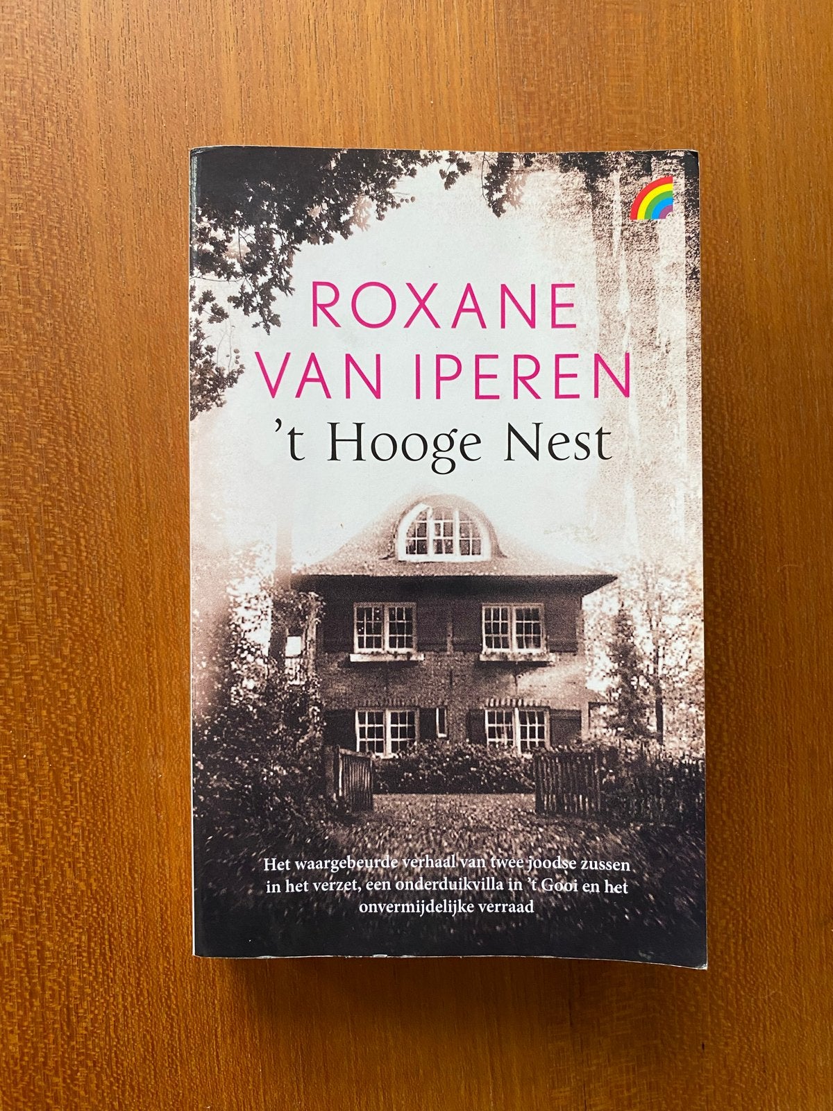 Roxane van Iperen - 't Hooge Nest (Paperback), Boeken, Ophalen of Verzenden, Zo goed als nieuw, Nederland