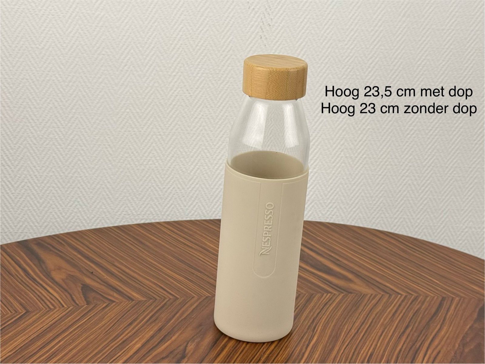 Nespresso glazen fles met bamboe dop en siliconen hoes, Beige, Ophalen of Verzenden, Zo goed als nieuw, Overige merken