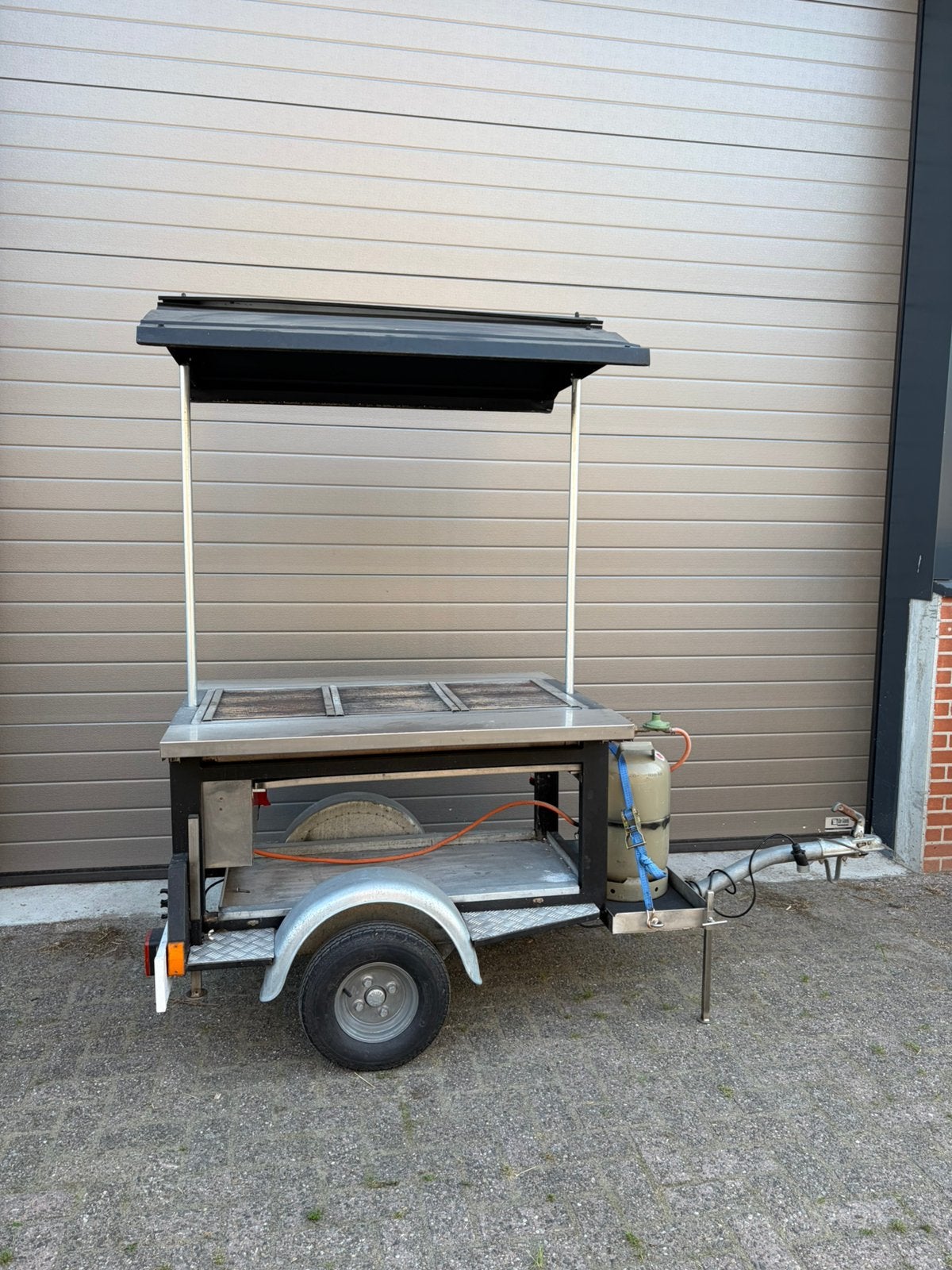 Te huur! Barbeque aanhanger!, Tuin en Terras, Gasbarbecues, Ophalen of Verzenden, Zo goed als nieuw