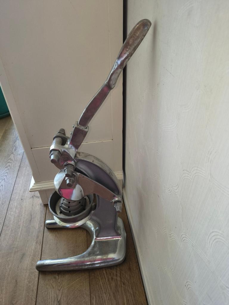 Mooie sinaasappel pers 78 cm hoog, Ophalen, Zo goed als nieuw, Rvs of Chroom