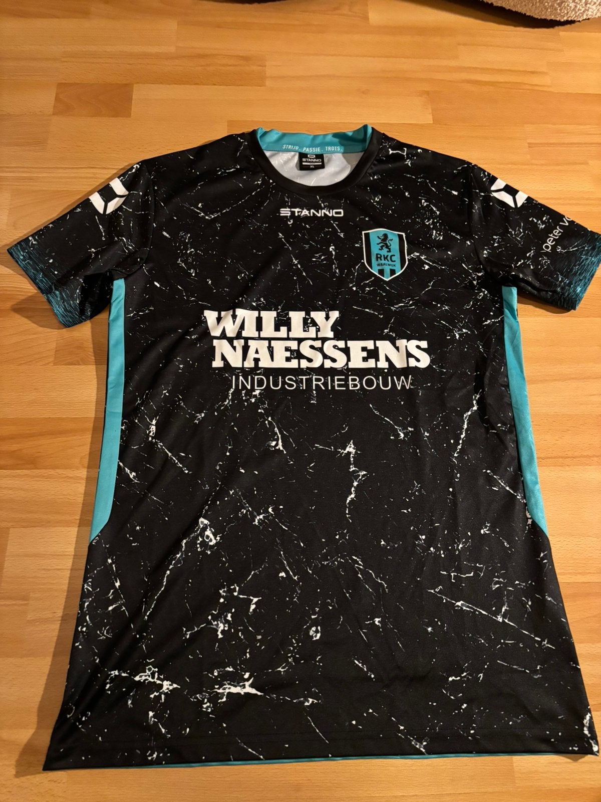 RKC waalwijk t-shirt (alleen het zwarte shirt nog), Sport en Fitness, Maat XL, Ophalen of Verzenden, Zo goed als nieuw, Shirt