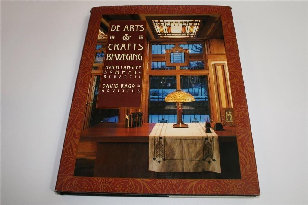 De Arts & Crafts Beweging — Architectuur & Interieur, Ophalen of Verzenden, Gelezen, Interieur en Design