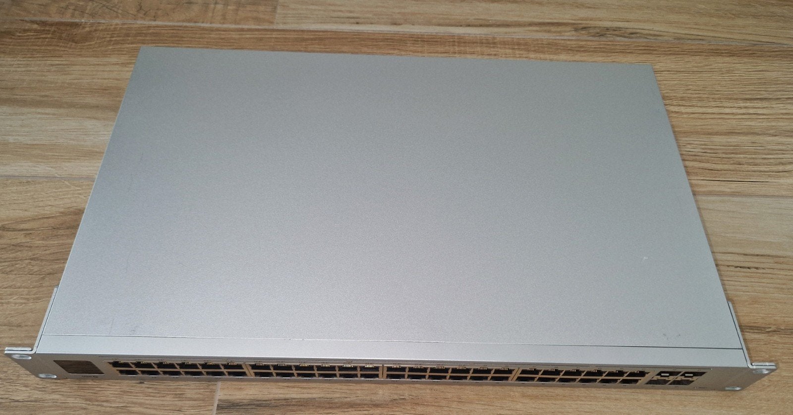 Unifi switch USW-48-PoE layer 2, Computers en Software, Netwerk switches, Verzenden, Gebruikt