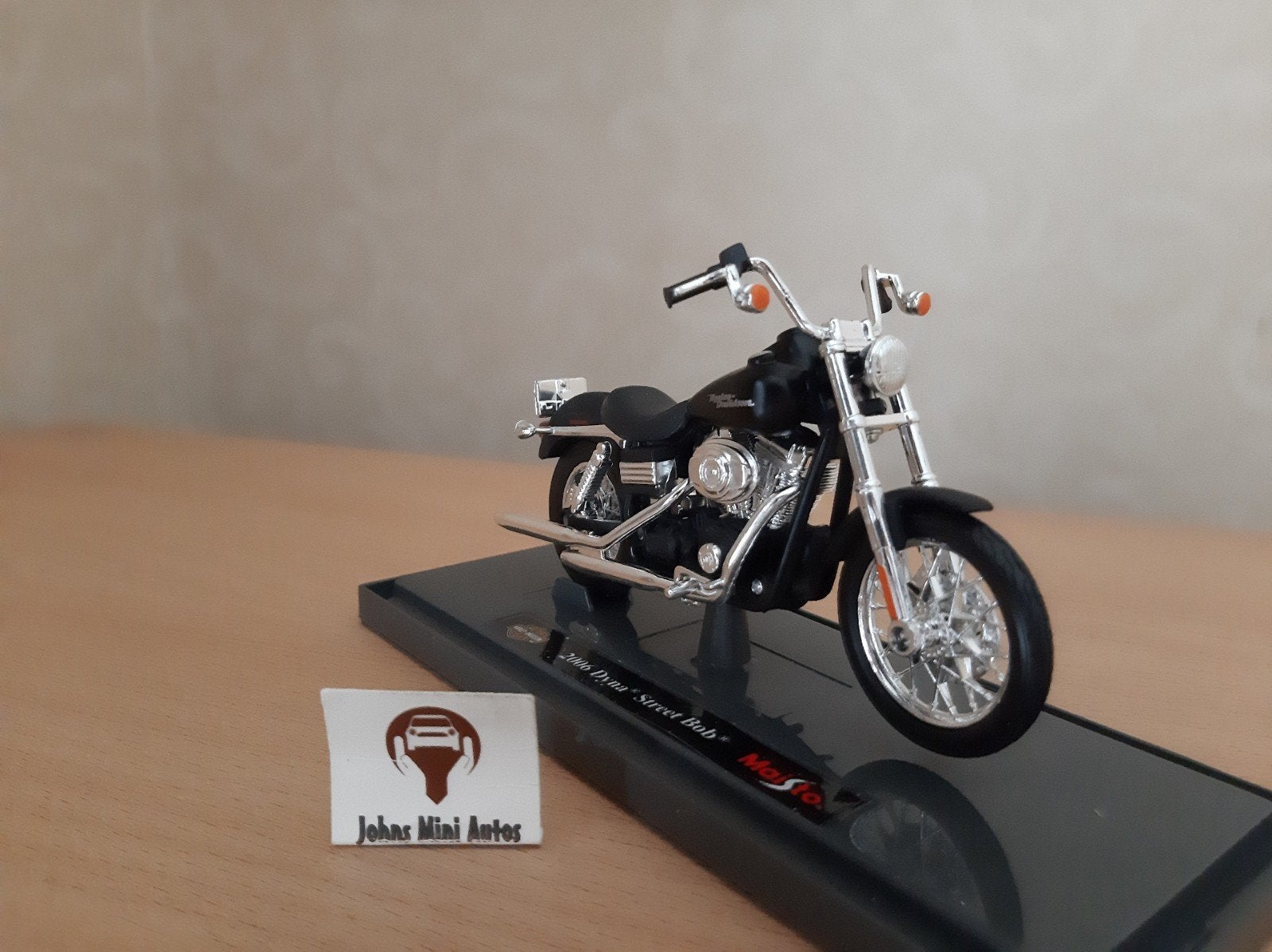 Harley Davidson Dyna Street Bob 2006 zwart van Maisto 1:18, Maisto, Nieuw, Ophalen of Verzenden, Maisto