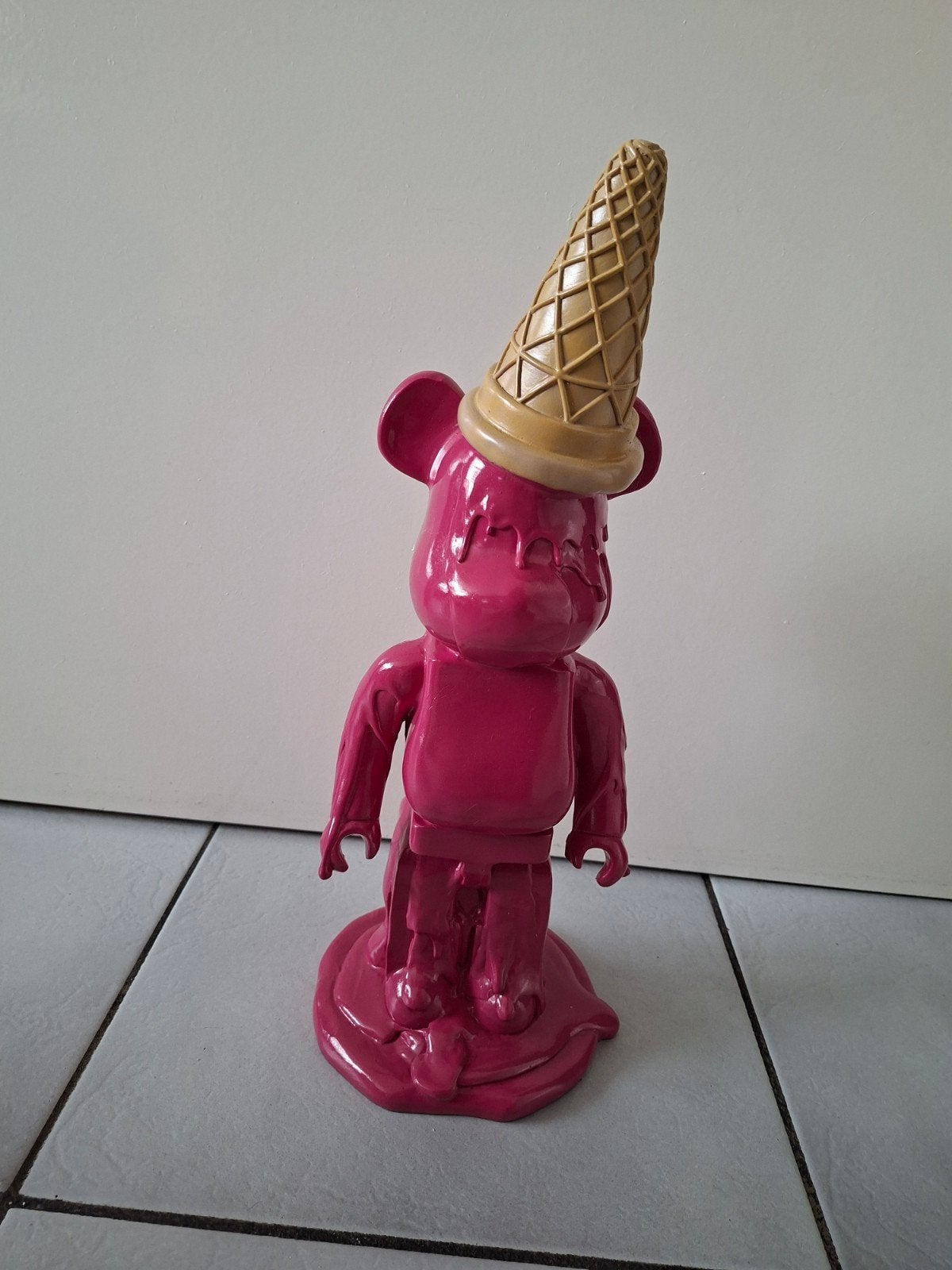 Unieke roze beervormige sculptuur met ijshoorntje, Ophalen, Nieuw