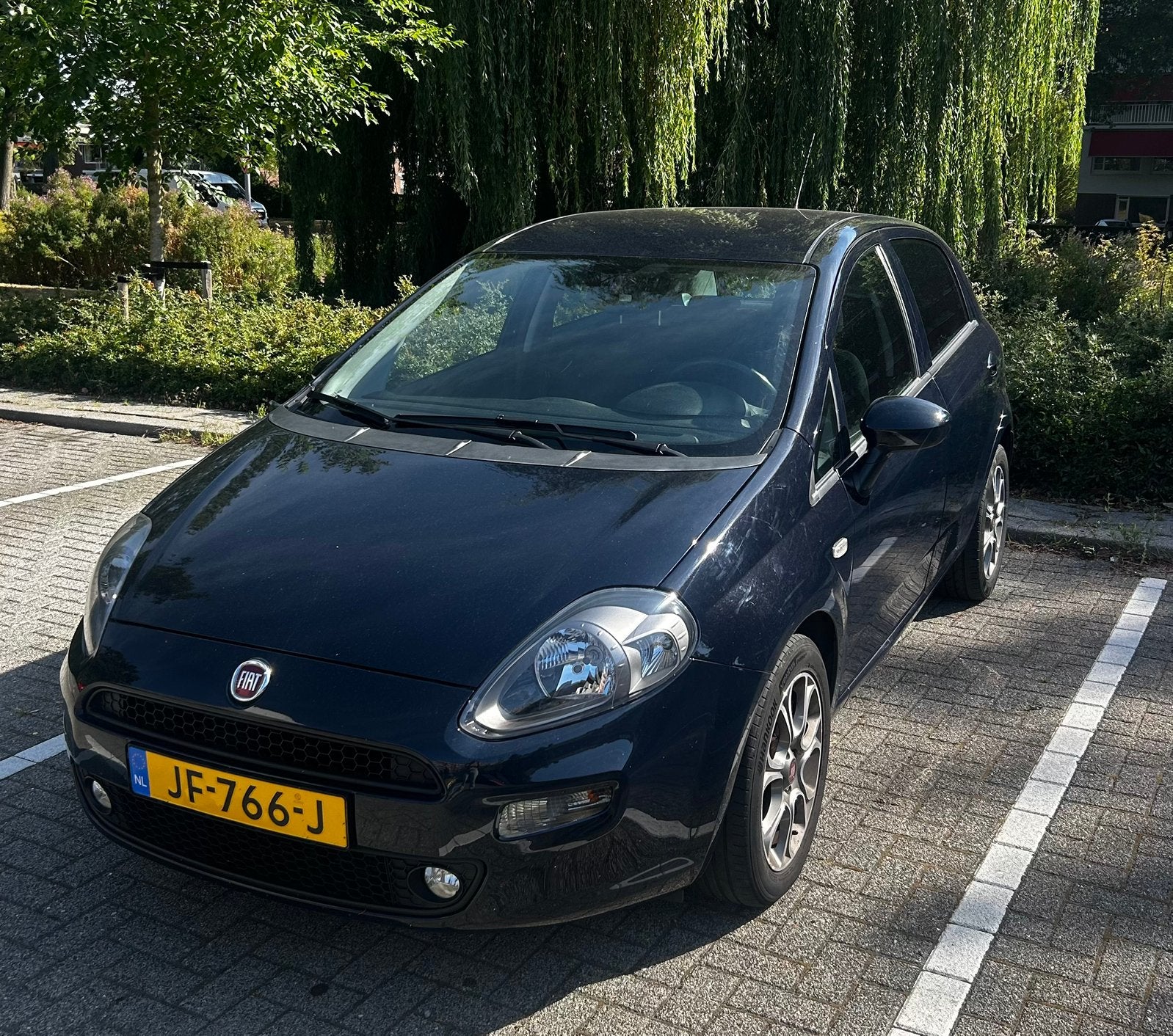 Fiat Punto 0.9 TwinAir Lounge / CarPlay / APK maart 2027, Voorwielaandrijving, Zwart, Alcantara, 49 €/maand