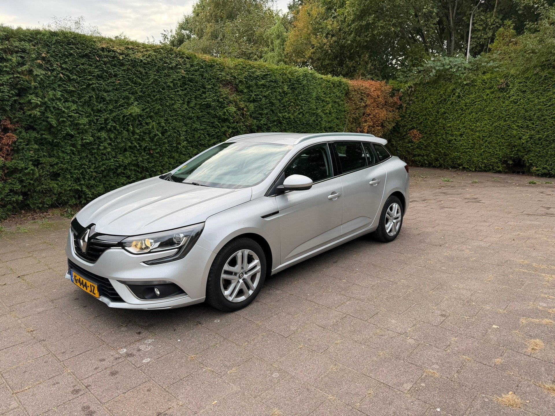Renault Mégane Estate 1.5 dCi automaat, Auto's, Gebruikt, 4 cilinders, 140 €/maand, 1700 kg