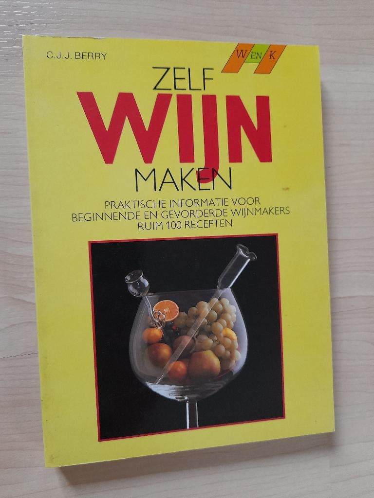 ZELF WIJN MAKEN CJJ Berry  PRAKTISCHE INFORMATIE VOOR, Ophalen of Verzenden, Gelezen