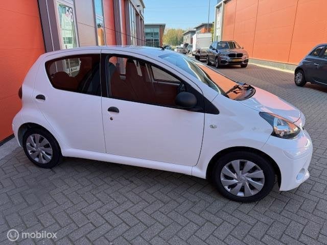 Foto 8 van Toyota Aygo 1.0 VVT-i Now 5 DRS APK 03-2027 KM NAP