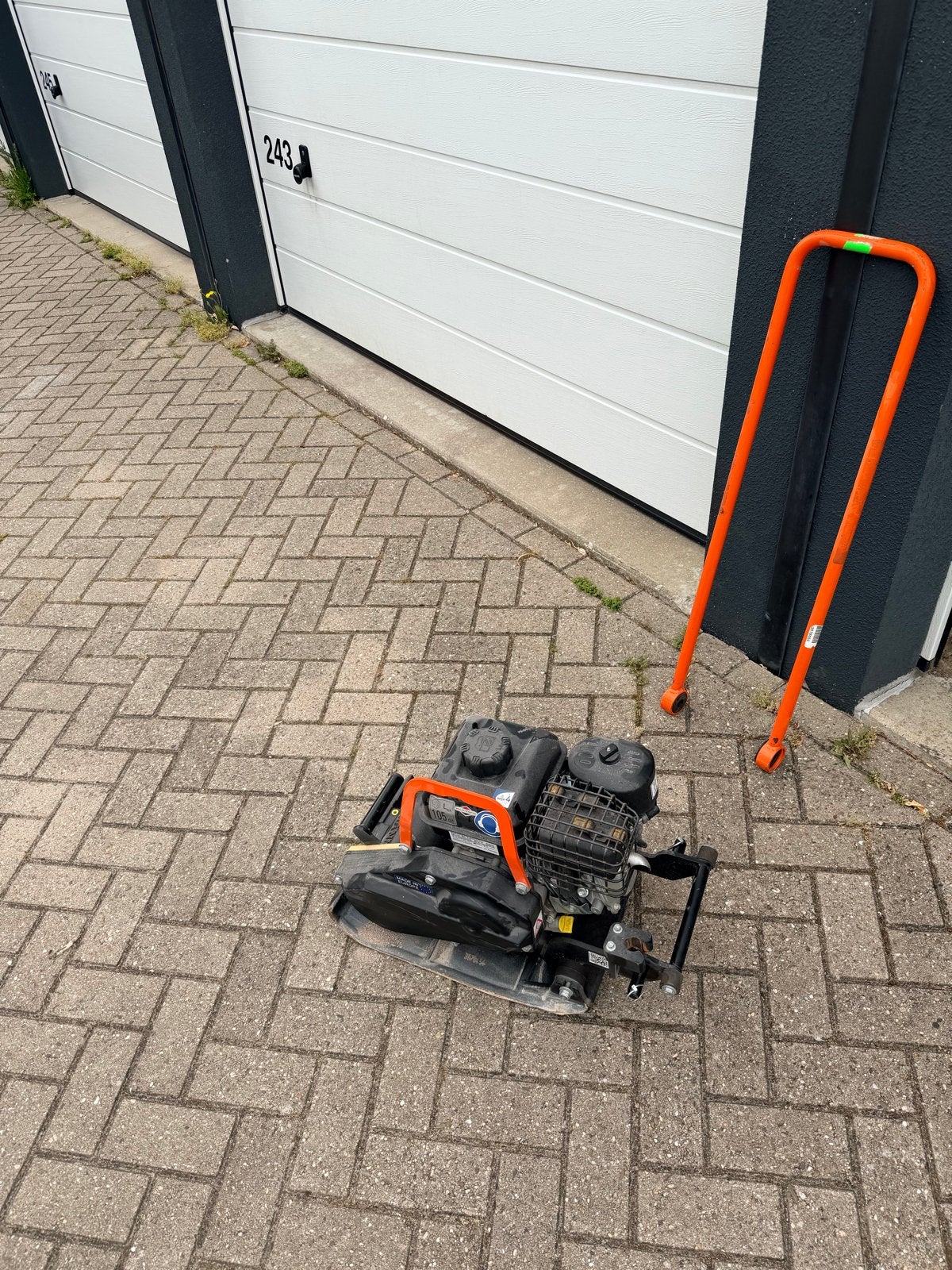 Amman AVP 1240 Trilplaat met Briggs & Stratton Motor, Ophalen