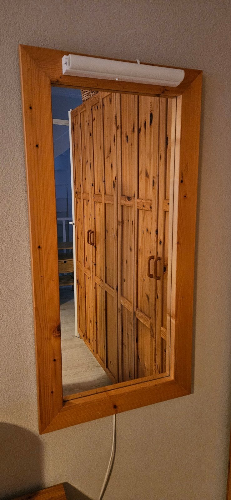 Vintage grenen spiegel met verlichting, Huis en Inrichting, Woonaccessoires | Spiegels, Ophalen, Gebruikt, 100 tot 150 cm, Rechthoekig