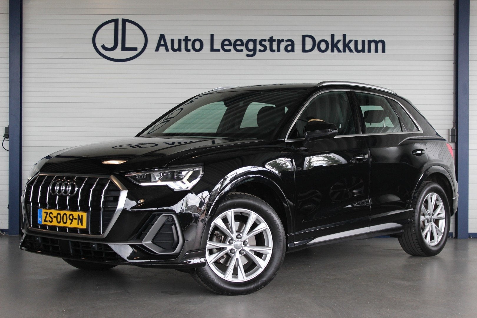 Audi Q3 35 TFSI S-Line Trekhaak | LED Matrix | Carplay | Ada, 4 cilinders, 150 pk, Leder en Stof, Zwart