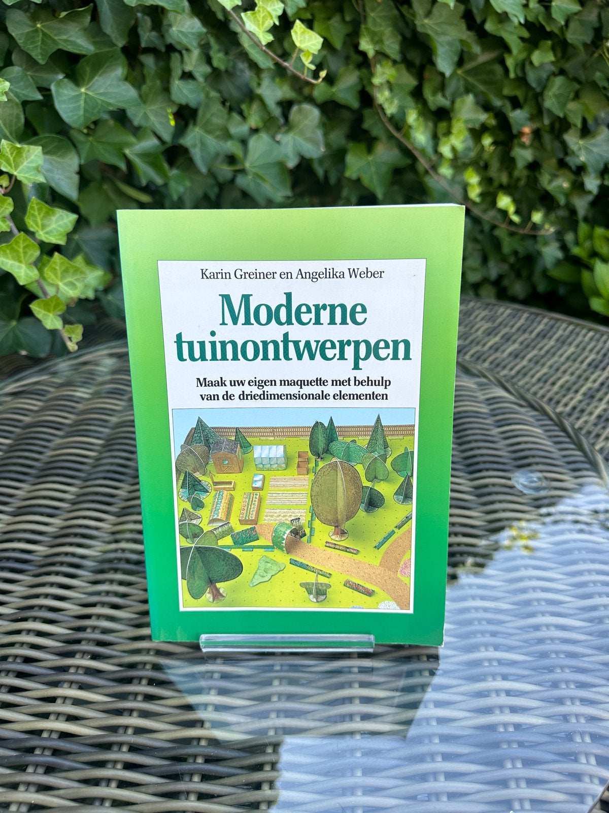 Karin Greiner & Angelika Weber | Moderne tuinontwerpen, Ophalen of Verzenden, Zo goed als nieuw, Tuinontwerpen