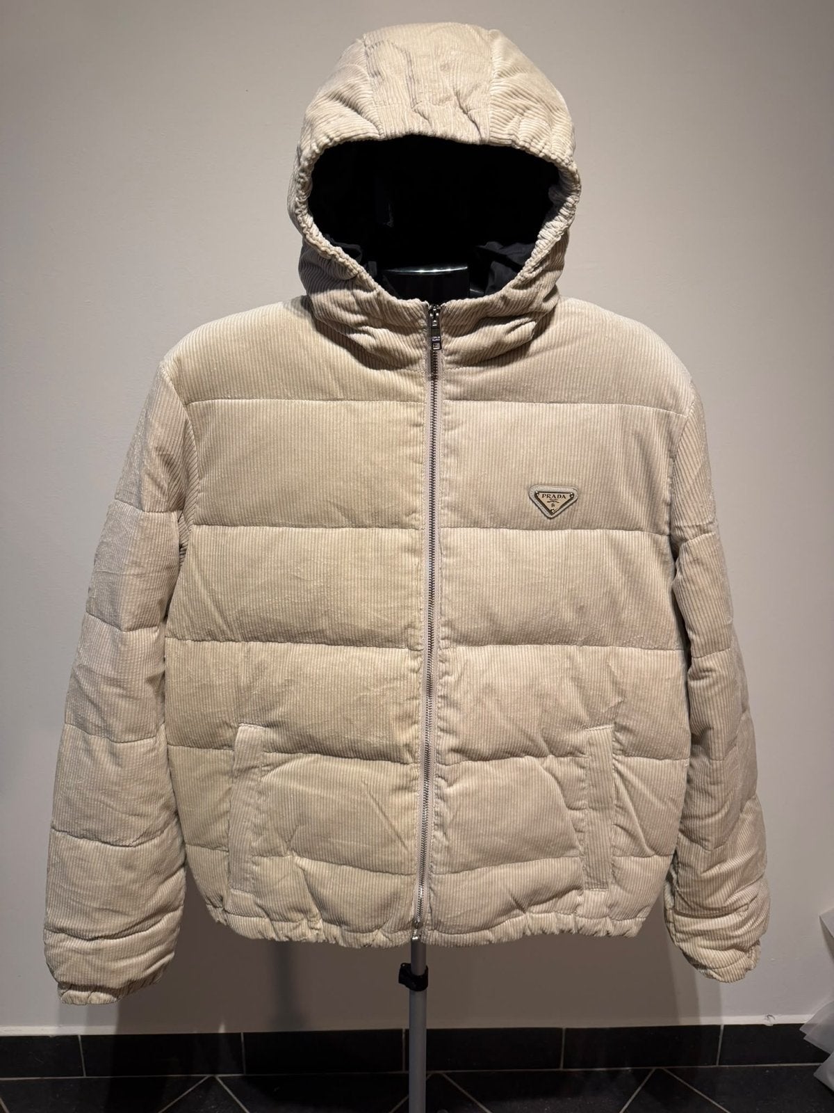 Prada Corduroy Puffer Jacket Beige Maat L, Ophalen of Verzenden, Nieuw, Maat 52/54 (L), Beige