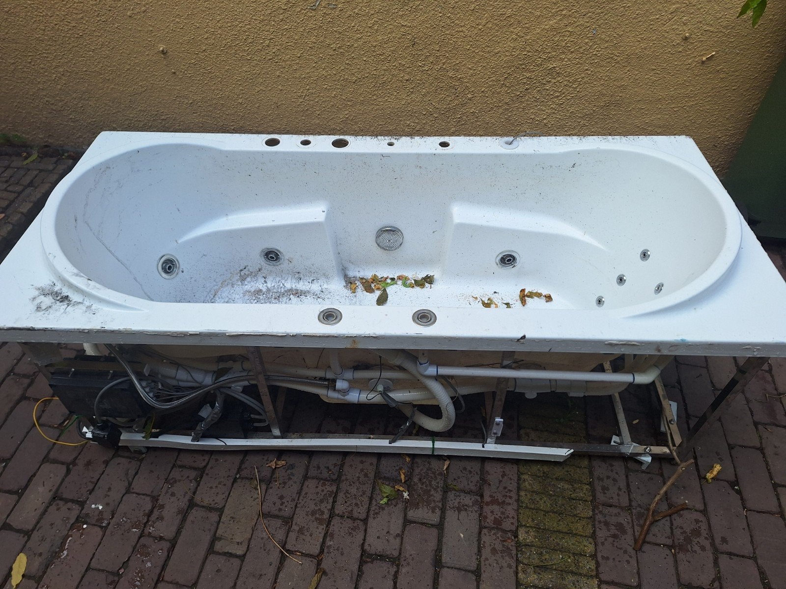 Gratis gebruikte Jacuzzi/Bubbelbad - Opknapper, Ophalen, Gebruikt, Vast, Inbouw