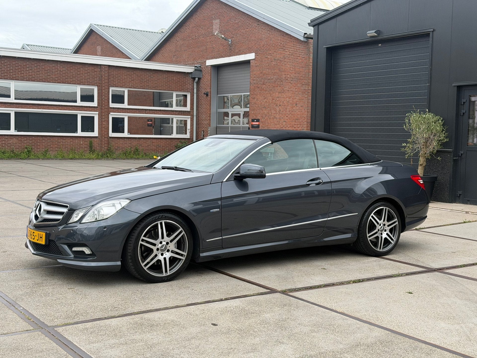 Mercedes-Benz E-klasse Cabrio 200 CGI AMG Aut Nekverw Leder, Automaat, Euro 5, Achterwielaandrijving, Zwart
