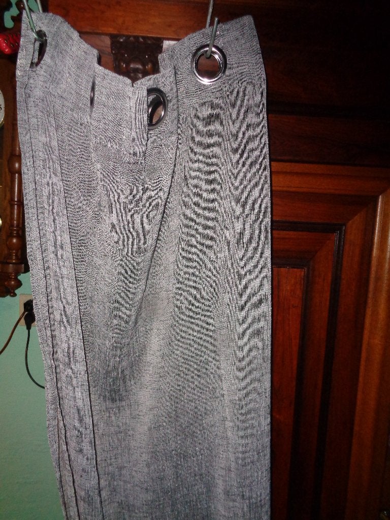 3 grijzen gordijnen met ijzeren ringen, Ophalen of Verzenden, Zo goed als nieuw, 130 cm, Gordijn
