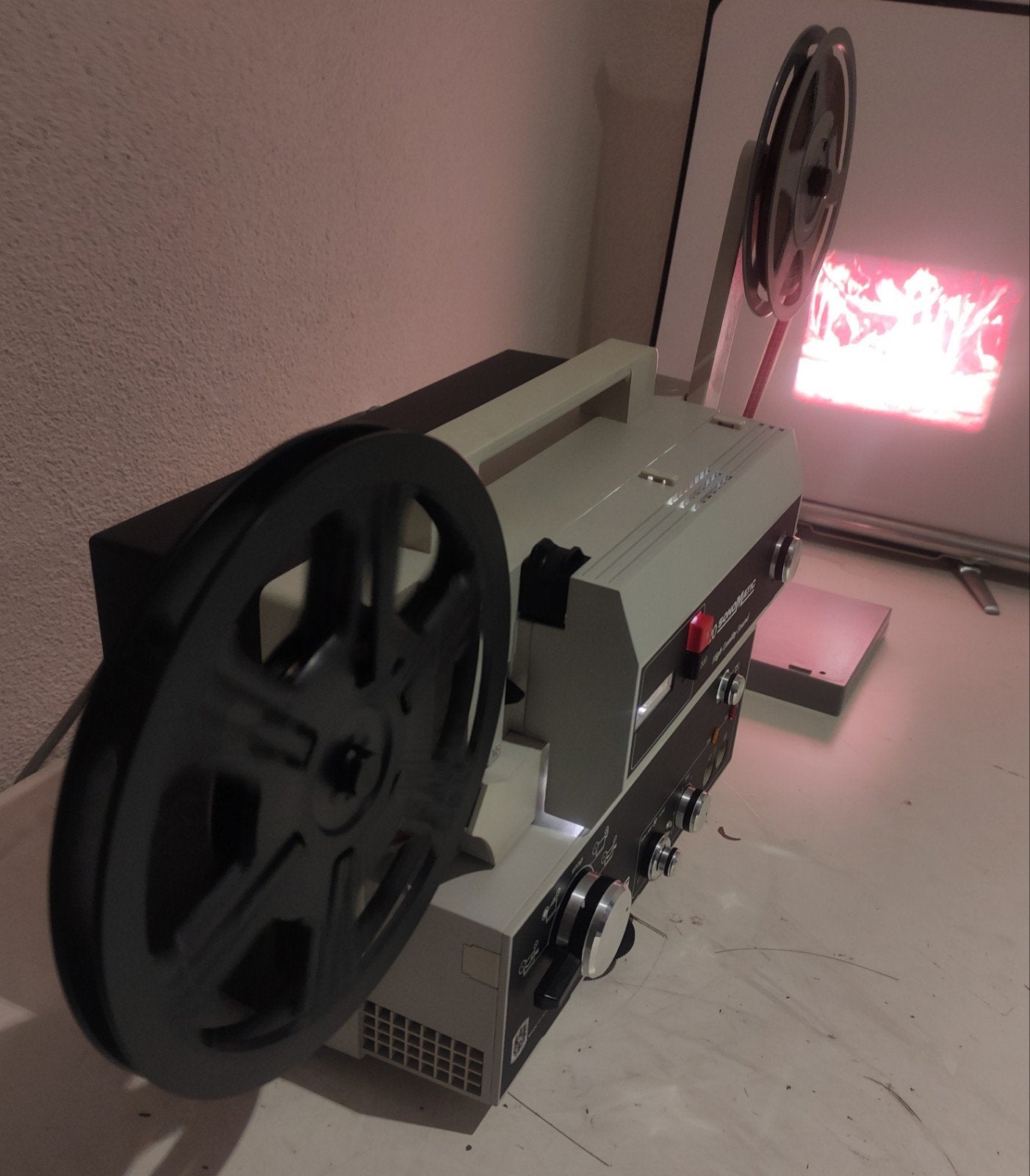 EUMIG 820 SONOMATIC SUPER 8 FILMPROJECTOR met GELUID, Ophalen of Verzenden, 8mm film
