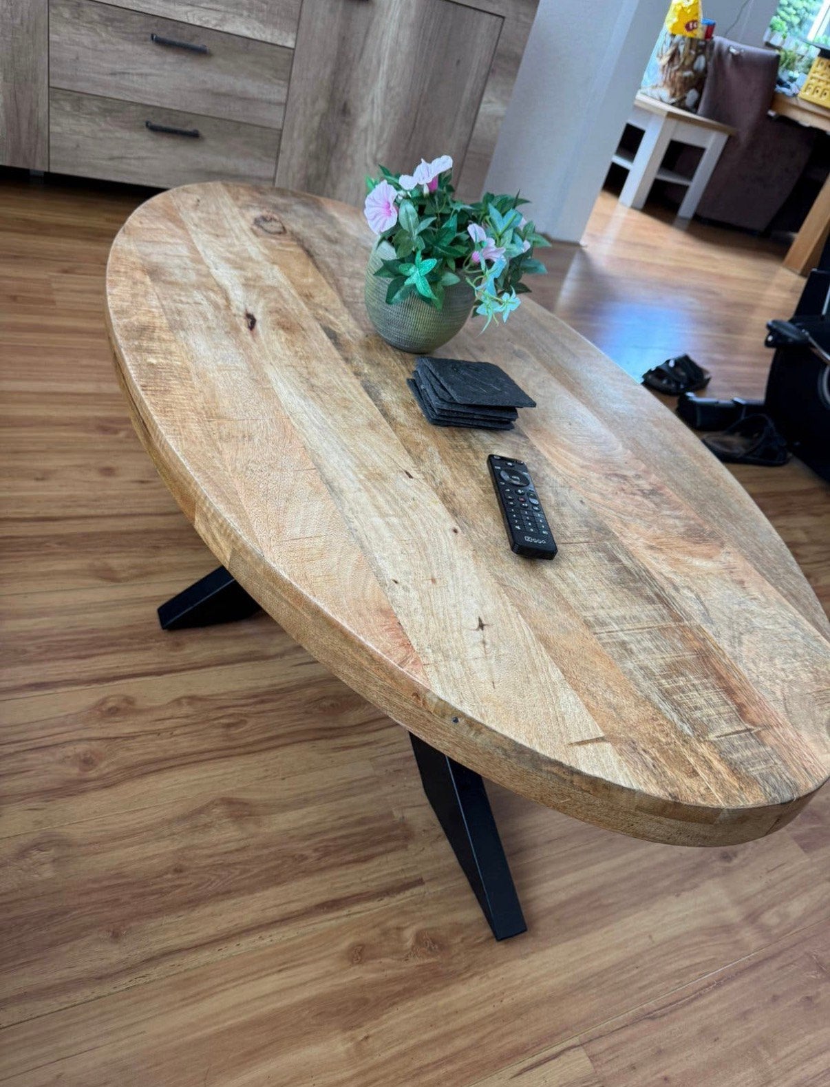 Hele nette ovale mangohout salontafel, Ophalen, 100 tot 150 cm, 50 tot 100 cm, Zo goed als nieuw